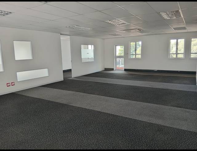1,224M² BUILDING TO LET IN BRYANSTON